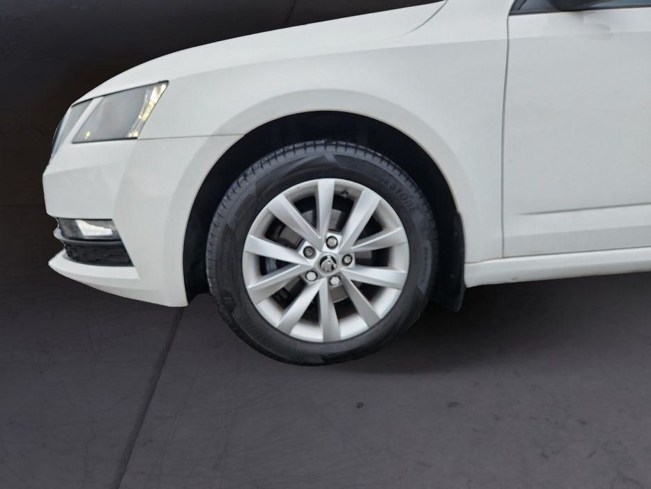 2018 Skoda Octavia - image 11