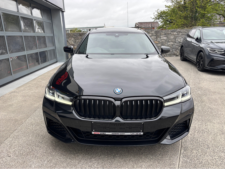 2022 BMW 5 Series - image 6