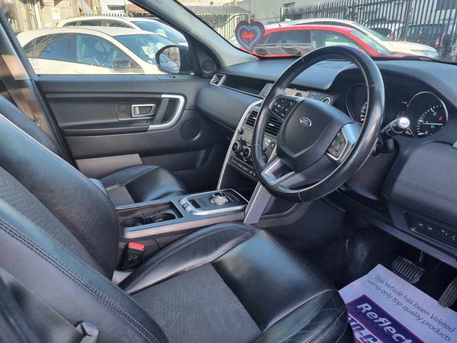 2016 Land Rover Discovery Sport - image 6