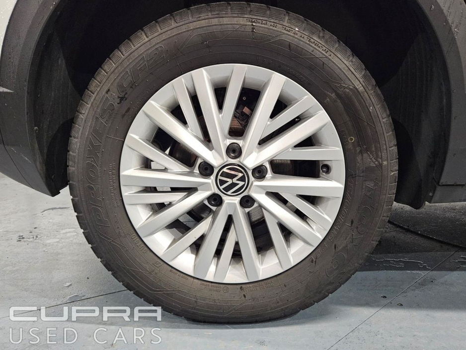 2023 Volkswagen T-Roc - image 6