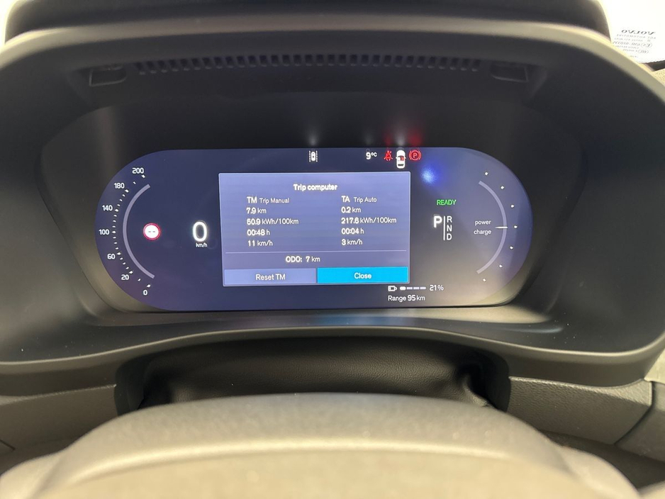 2026 Volvo EX40 - image 14