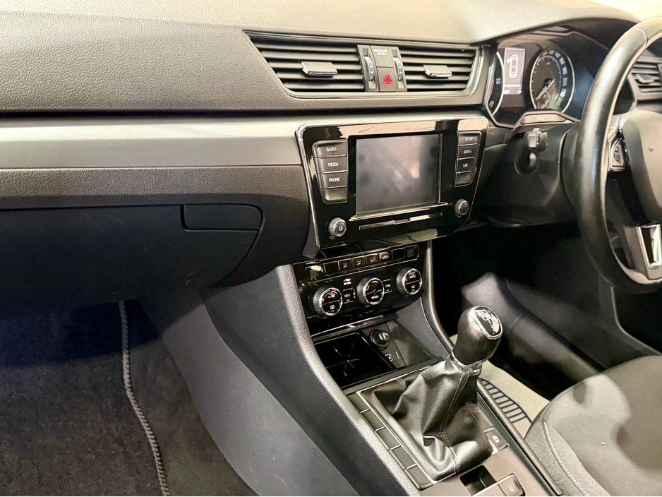 2018 Skoda Superb - image 16