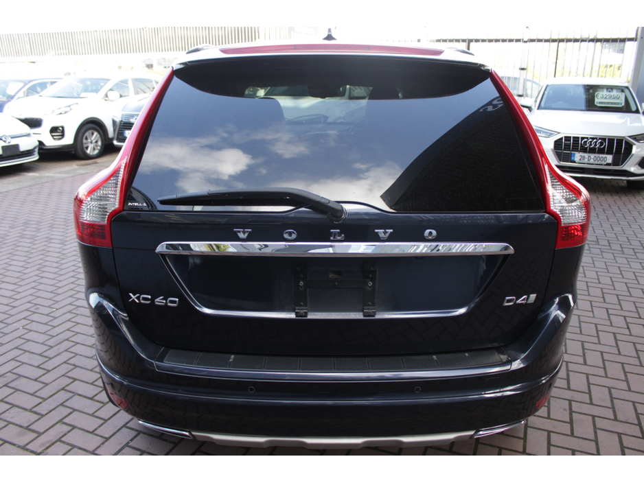 2017 Volvo XC60 - image 5