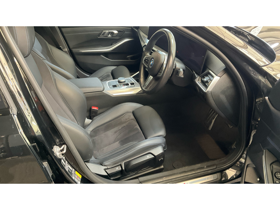 2023 BMW 3 Series - image 2