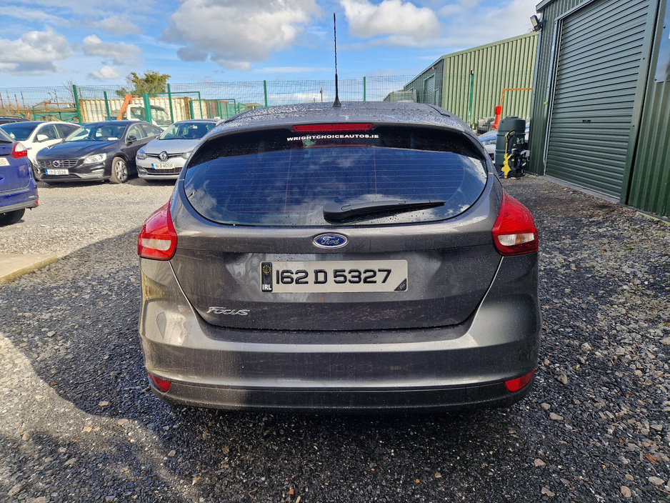 2016 Ford Focus - image 7