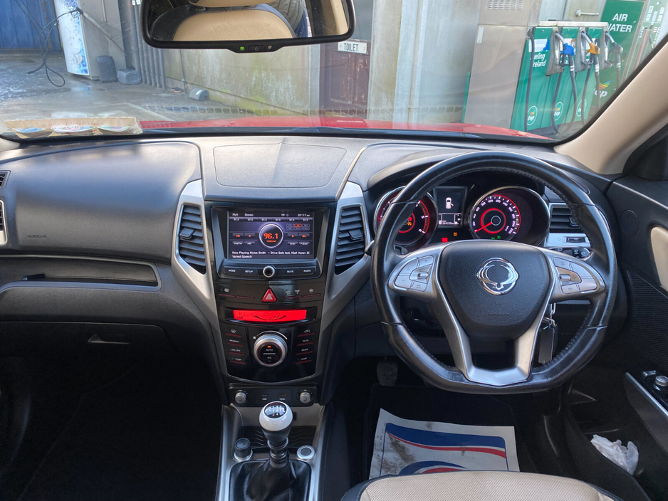 2017 Ssangyong Tivoli - image 13