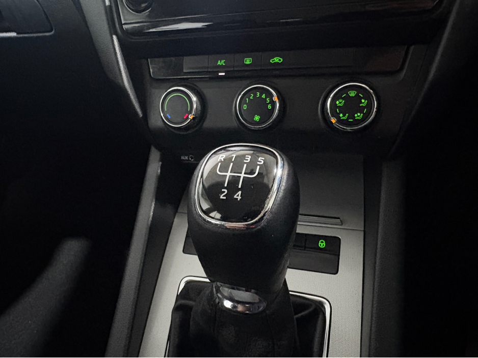 2016 Skoda Octavia 1.6 TDI 11 110HP 4DR COMBI AMBITION €9,950