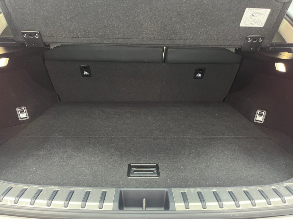 2020 Lexus NX 300 h - image 8