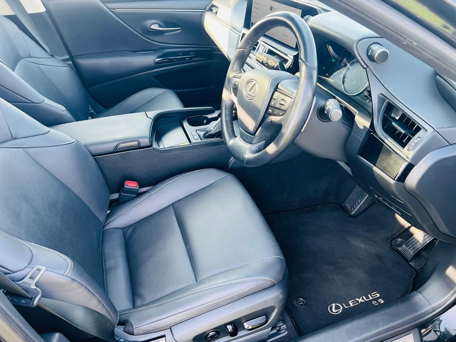 2023 Lexus ES 300 H - image 17