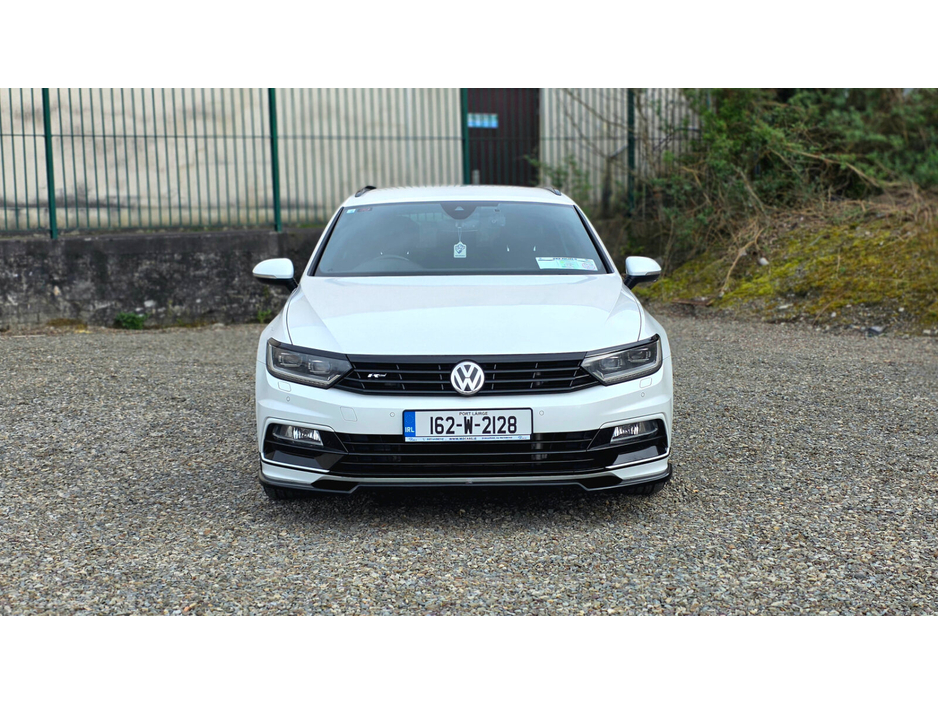2016 Volkswagen Passat - image 3