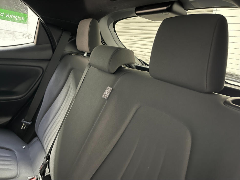 2020 Toyota Yaris - image 7