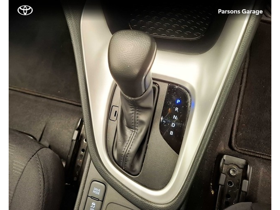 2025 Toyota Yaris - image 11