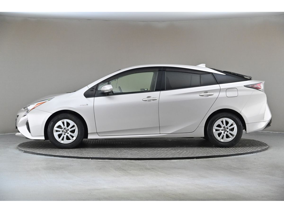 2017 Toyota Prius - image 11