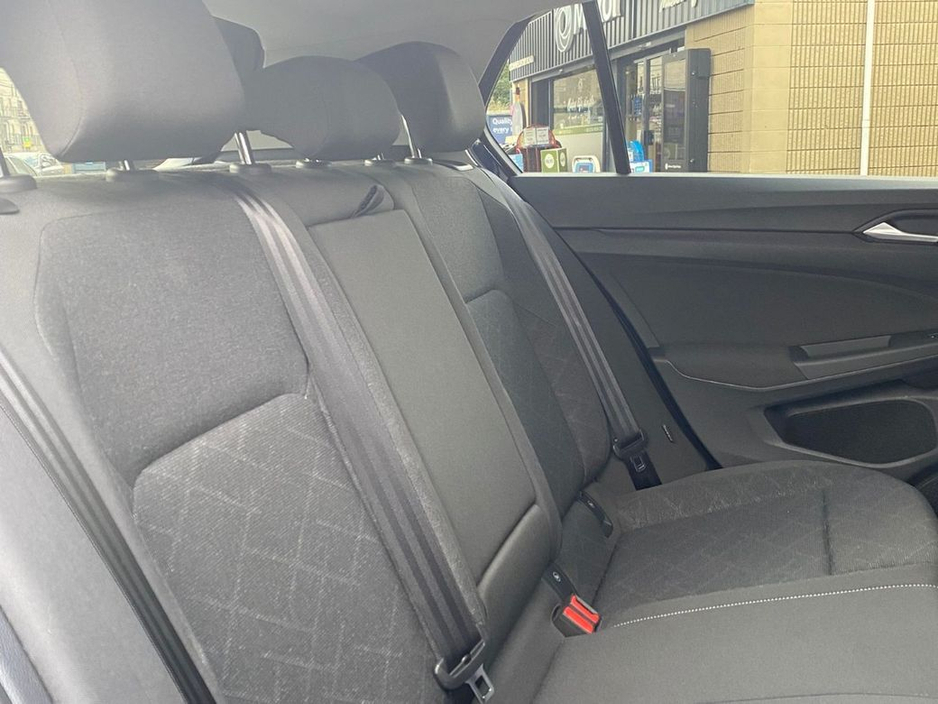 2022 Volkswagen Golf - image 14