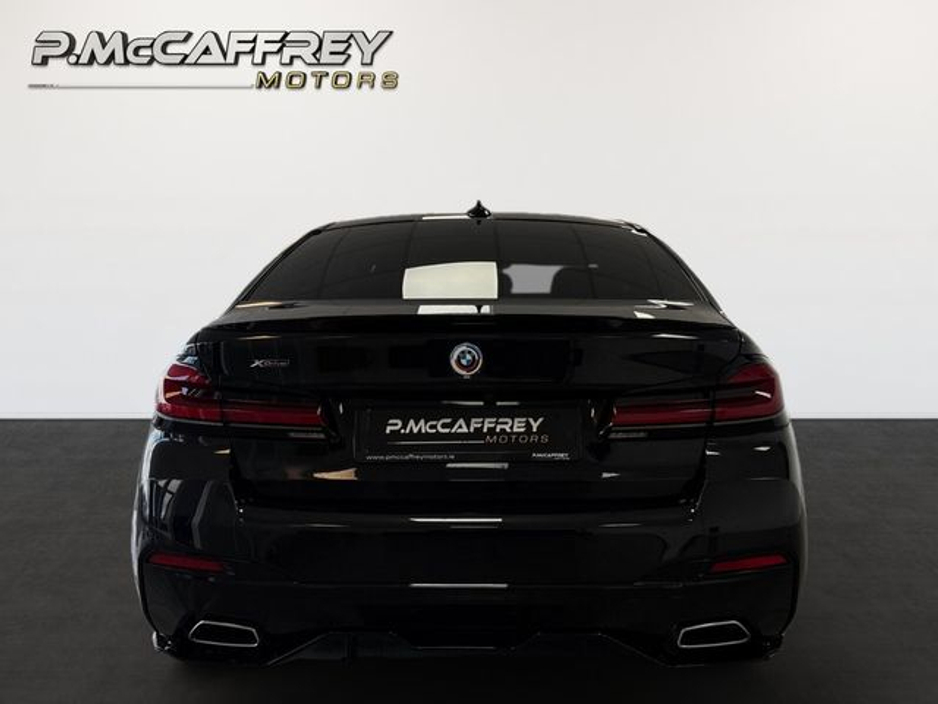 2022 BMW 5 Series - image 6