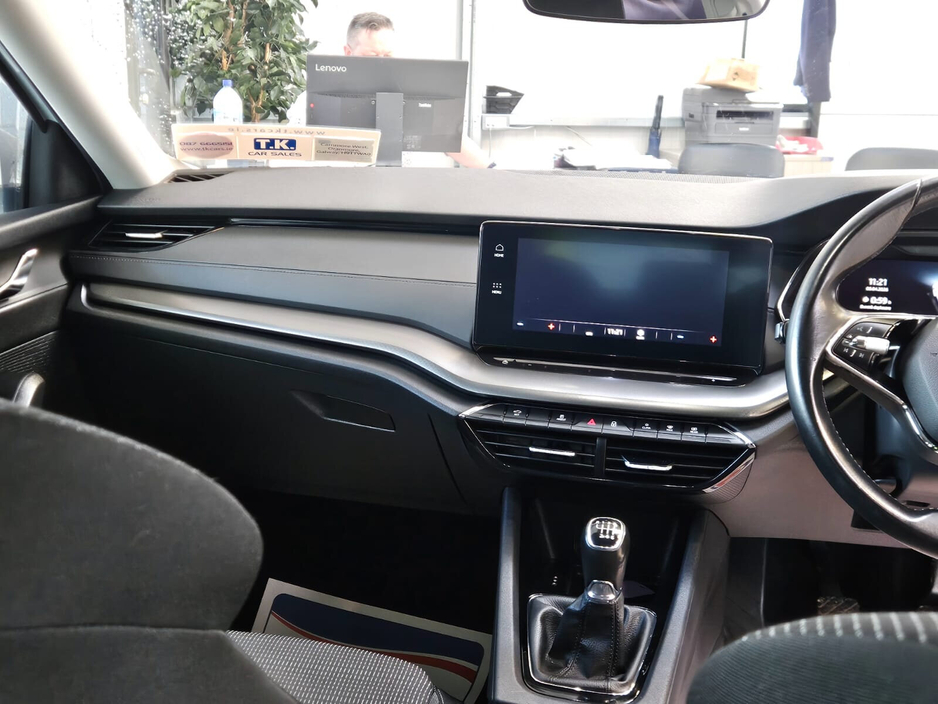 2021 Skoda Octavia - image 12