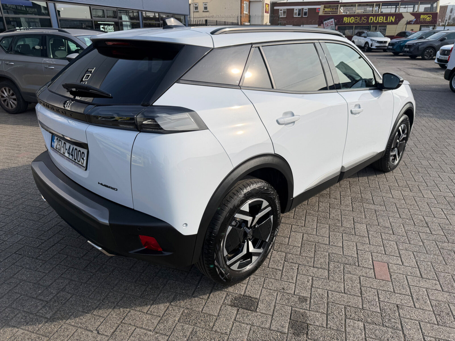 2025 Peugeot 2008 - image 4