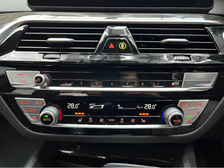 2022 BMW 5 Series - image 29