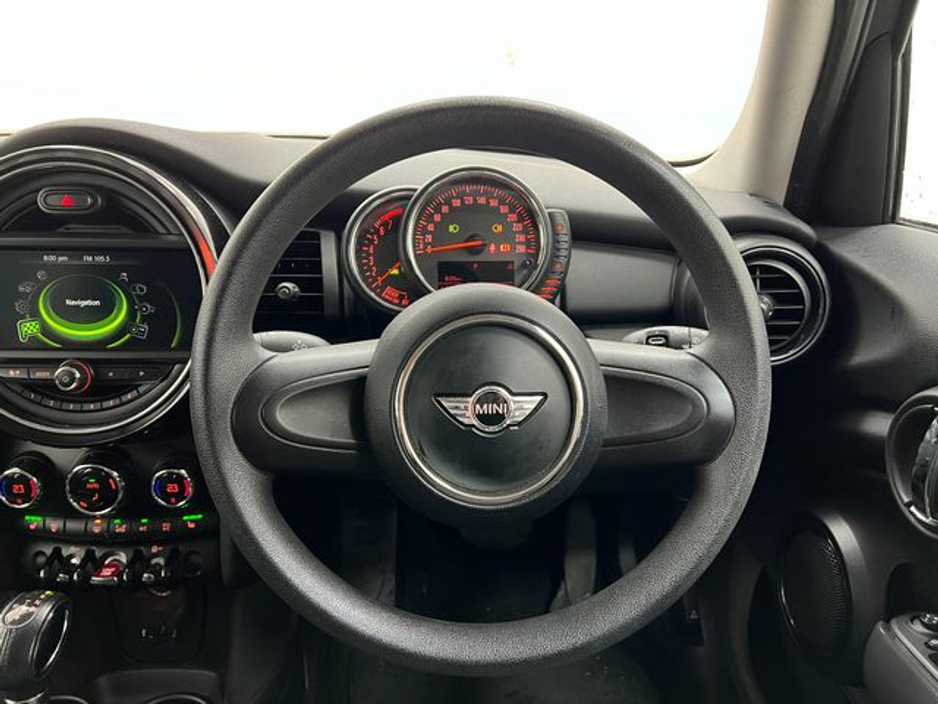 2016 MINI One 1.2 Automatic, Reversing camera €13,895