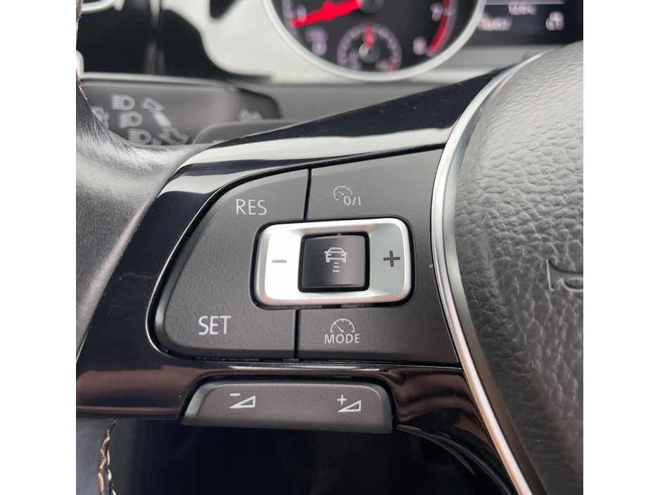 2015 Volkswagen Golf - image 11