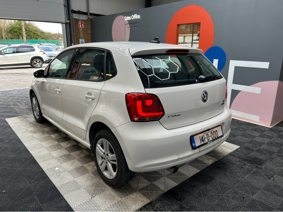 2014 Volkswagen Polo - image 2