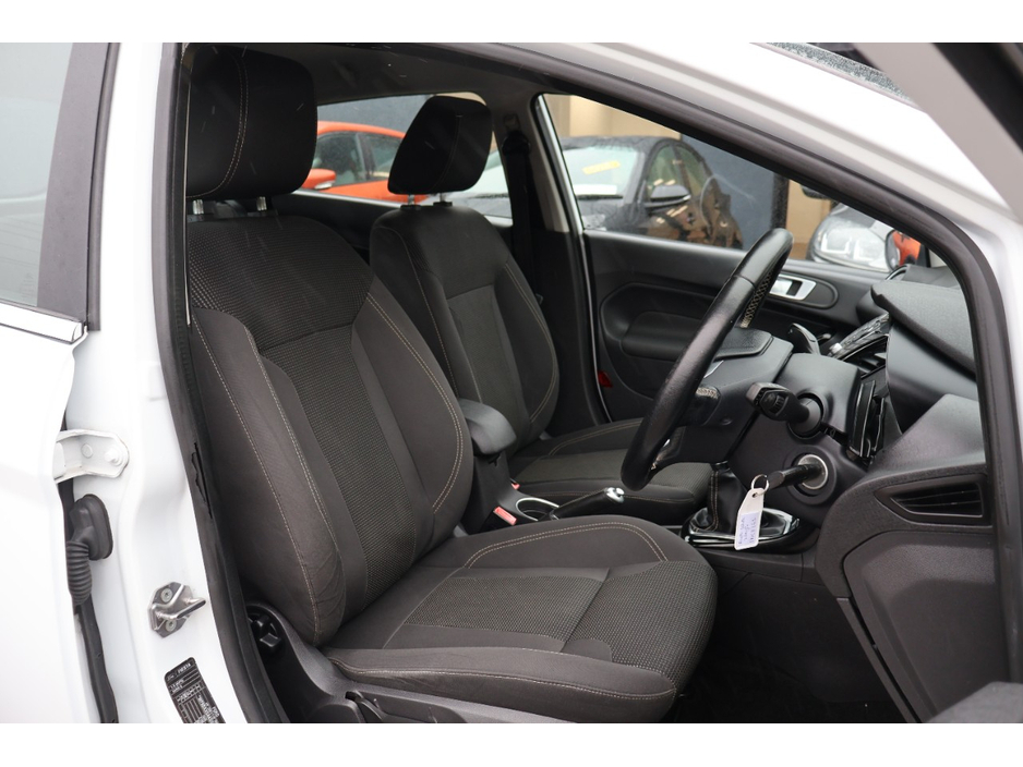 2017 Ford Fiesta - image 12