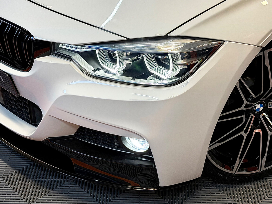 2016 BMW 3 Series - image 12