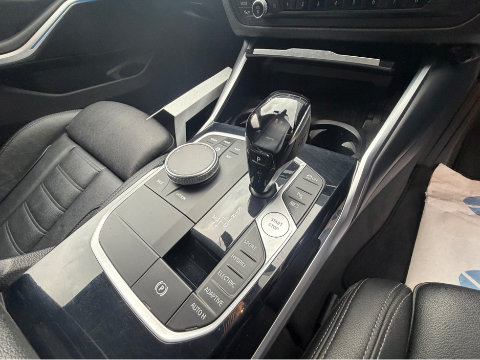 2020 BMW 3 Series - image 23