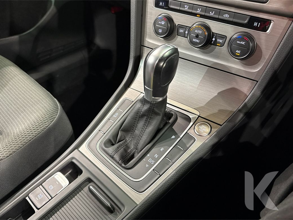 2017 Volkswagen Golf - image 21