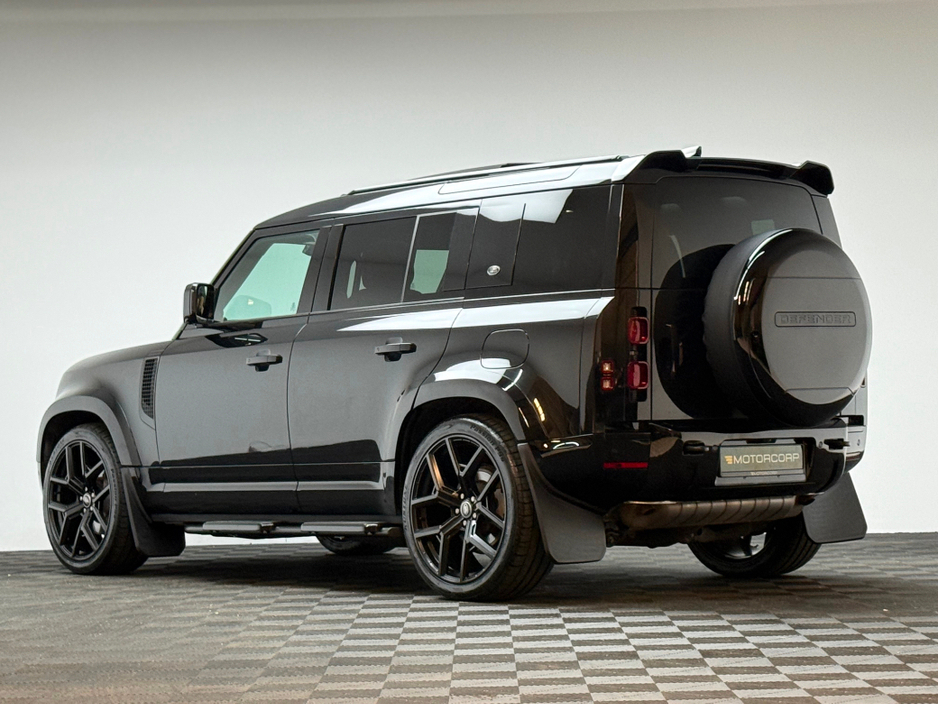 2024 Land Rover Defender - image 5