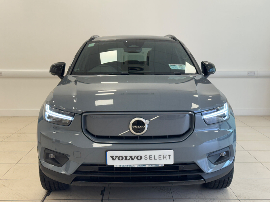 2022 Volvo XC40 - image 2