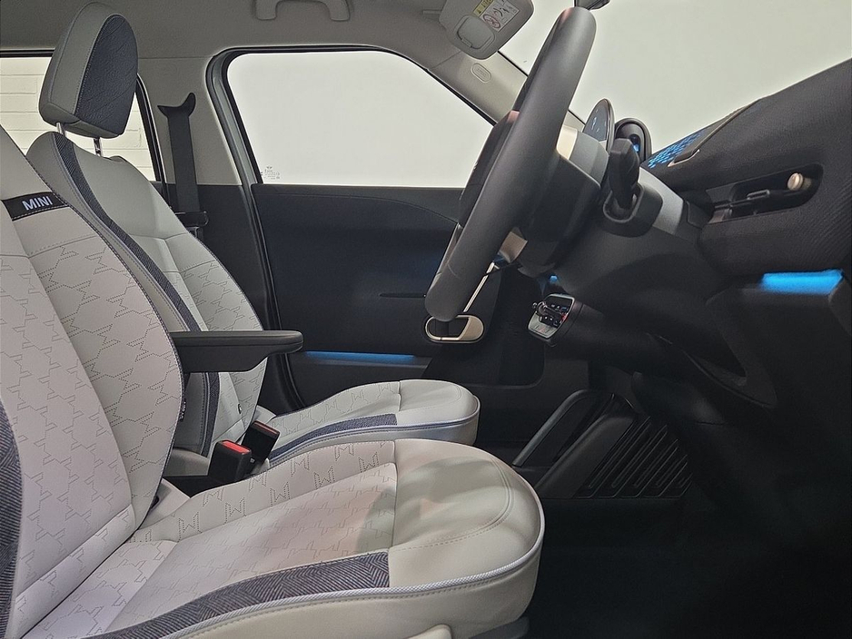 2025 MINI Aceman - image 12