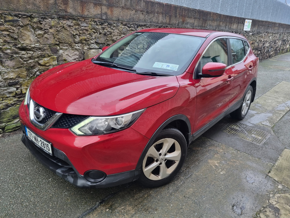 2017 Nissan Qashqai 1.2 PET XE CVT €10,000
