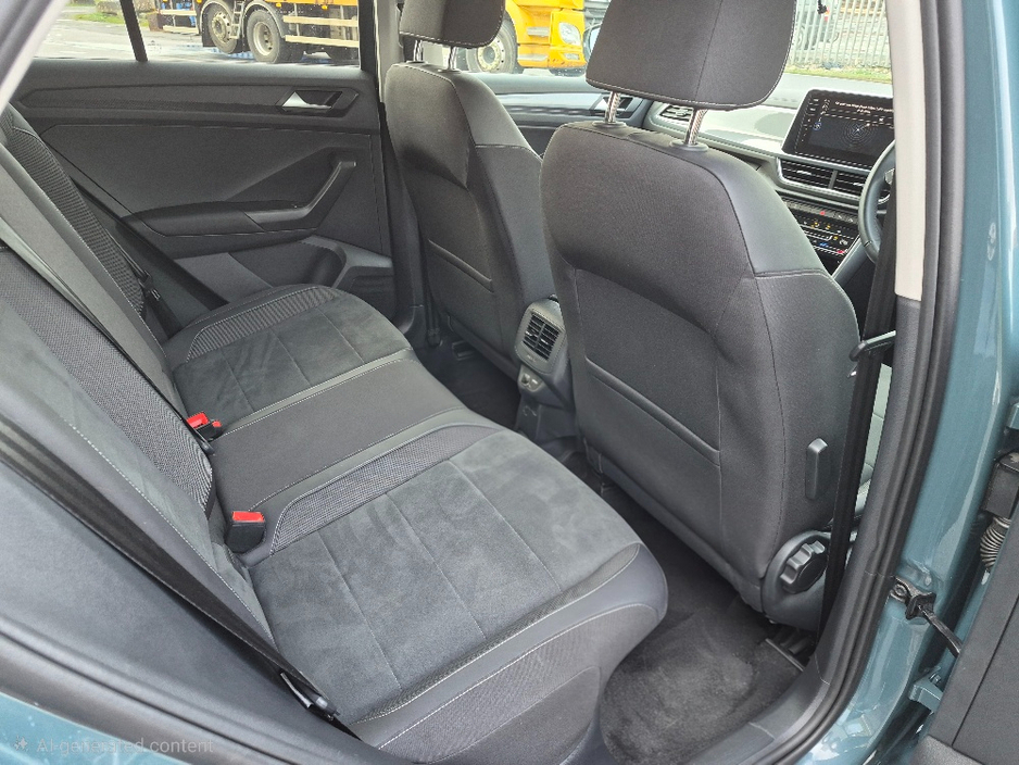 2023 Volkswagen T-Roc - image 21