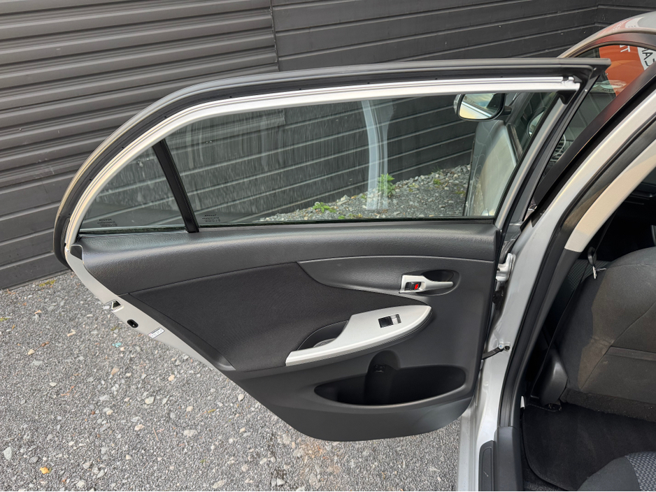 2013 Toyota Corolla - image 18