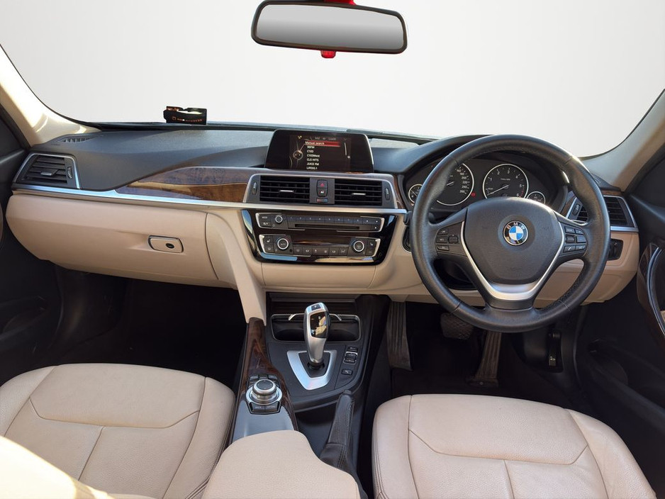 2017 BMW 3 Series - image 13