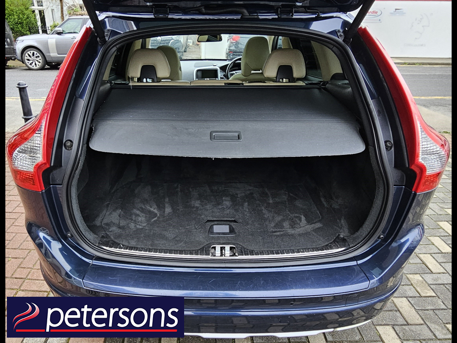 2013 Volvo XC60 - image 8