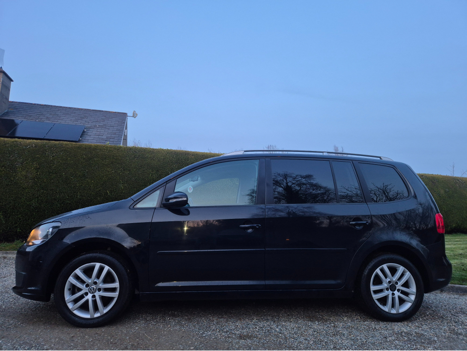 2013 Volkswagen Touran - image 2