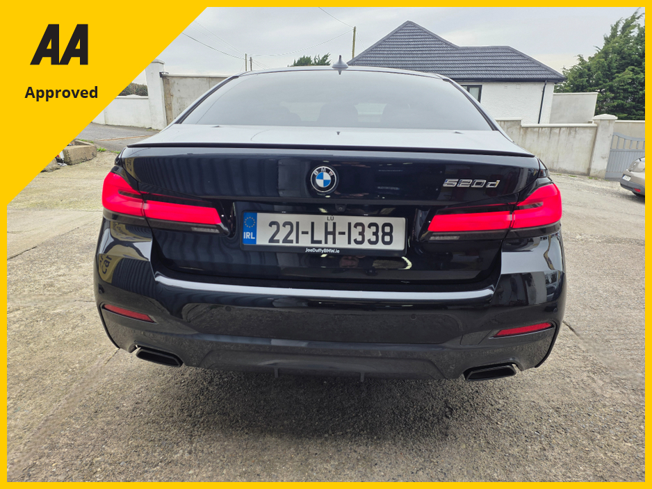 2022 BMW 5 Series - image 7