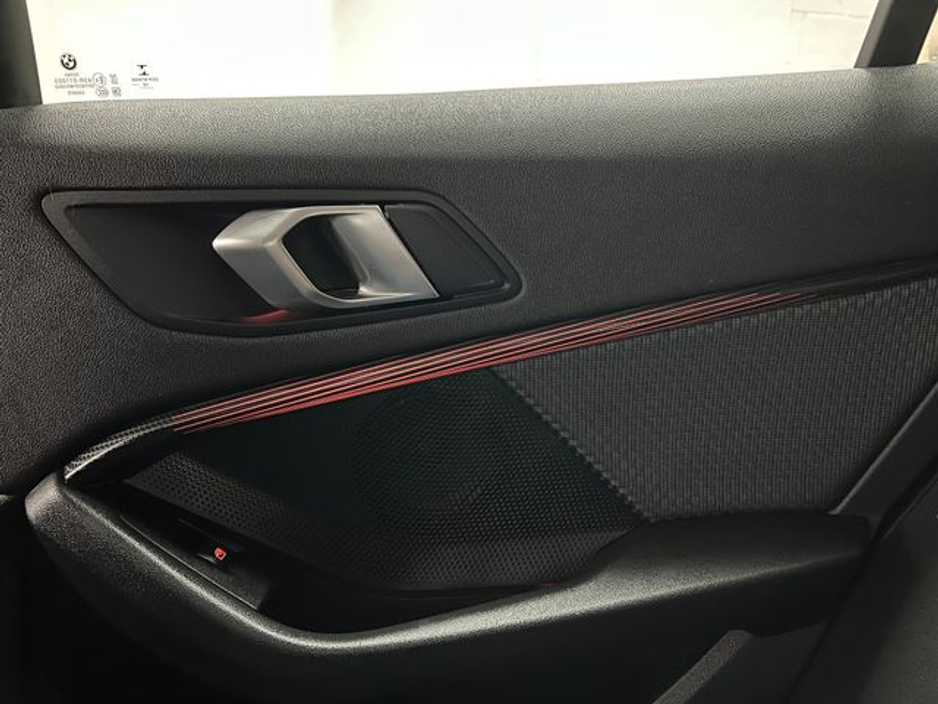 2020 BMW 1 Series - image 30