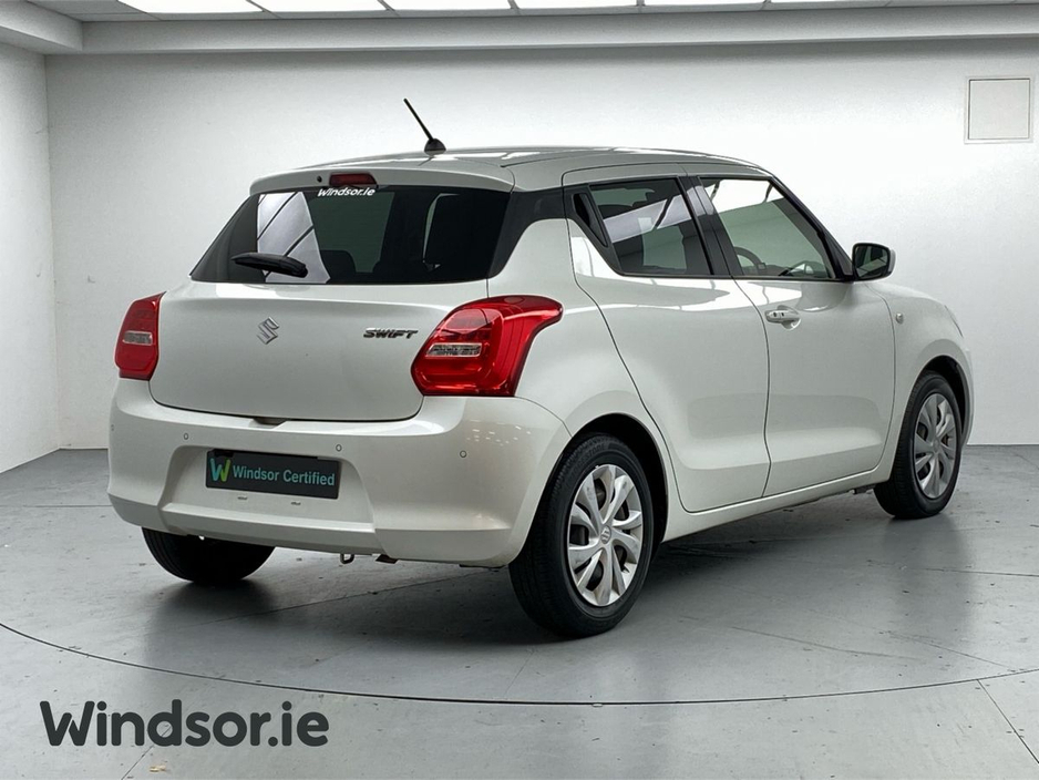2022 Suzuki Swift - image 2