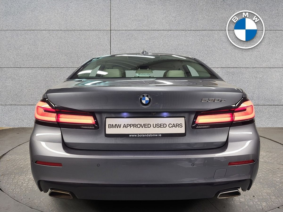 2021 BMW 5 Series - image 15