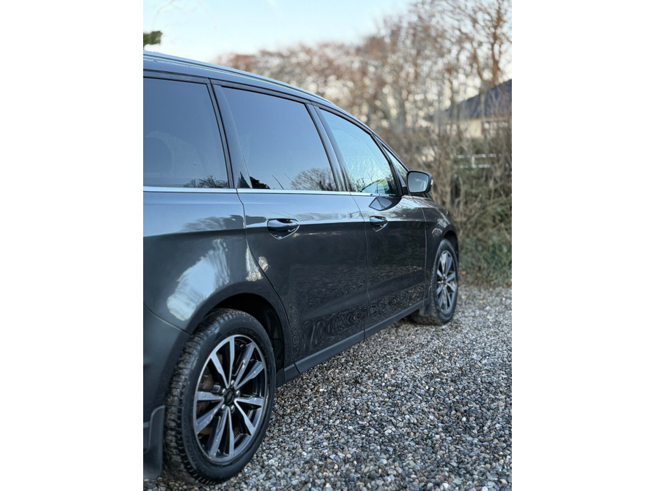 2021 Ford Galaxy - image 13