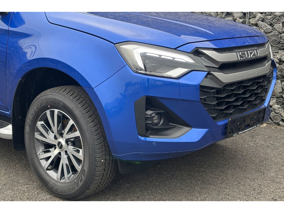 2025 Isuzu D-MAX - image 4