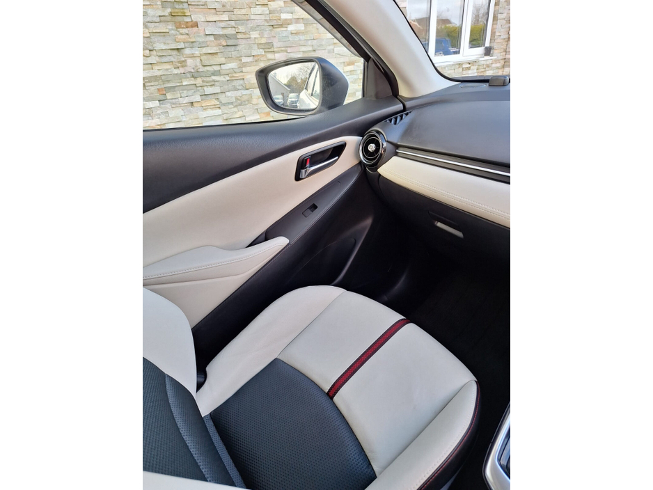 2016 Mazda Demio - image 11