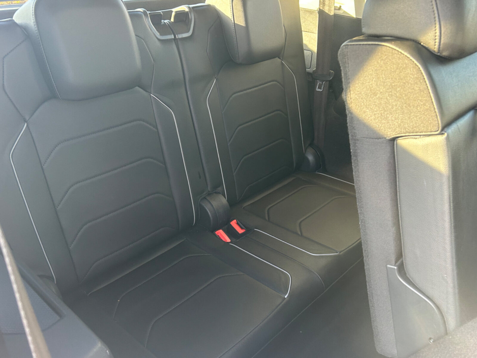 2021 Volkswagen Tiguan - image 10