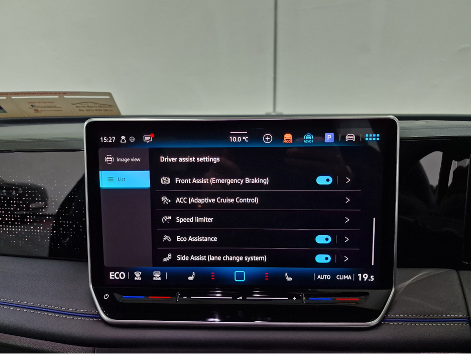 2025 Volkswagen Tiguan 1.5TSi PHEV R-LINE AUTOMATIC **ONE OWNER / NEW MODEL / APPLE CARPLAY / ADAPTIVE CRUISE CONTROL / BLIND SPOT ASSIST / HEATED & MASSAGE FRONT SEATS / HEATED STEERING WHEEL / WIRELESS PHONE CHARGING** €50,900