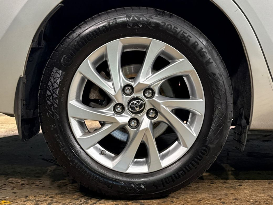 2017 Toyota Corolla - image 10