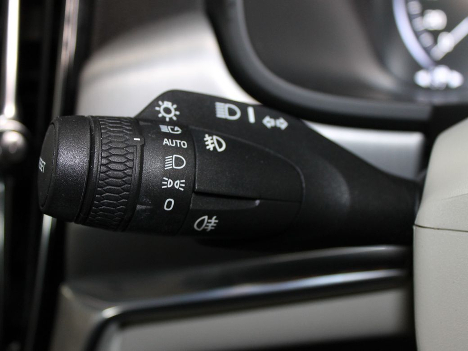 2020 Volvo V90 - image 26