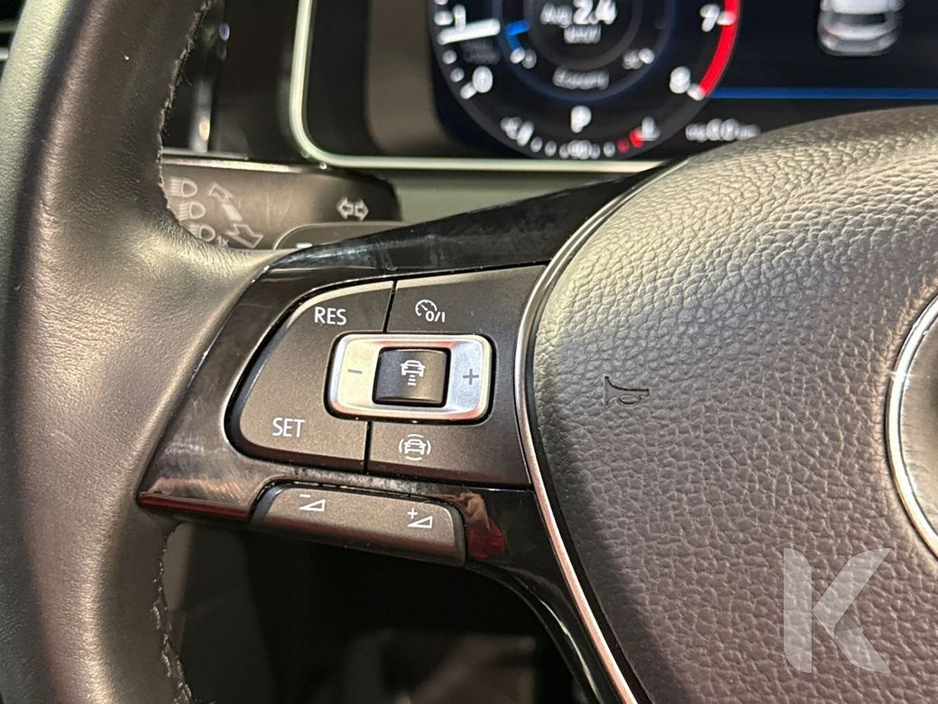 2019 Volkswagen Golf TSI HIGH LINE - FACTORY ALLOYS - CRUISE CONTROL - REVERSE CAMERA €20,950